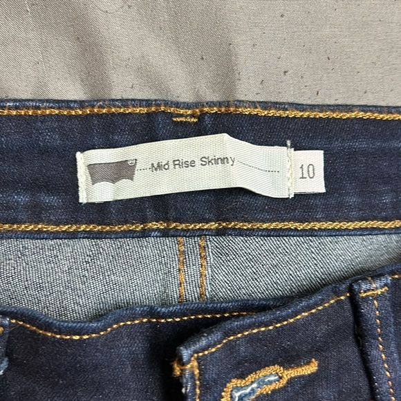 Levi’s - Picture 2 of 4